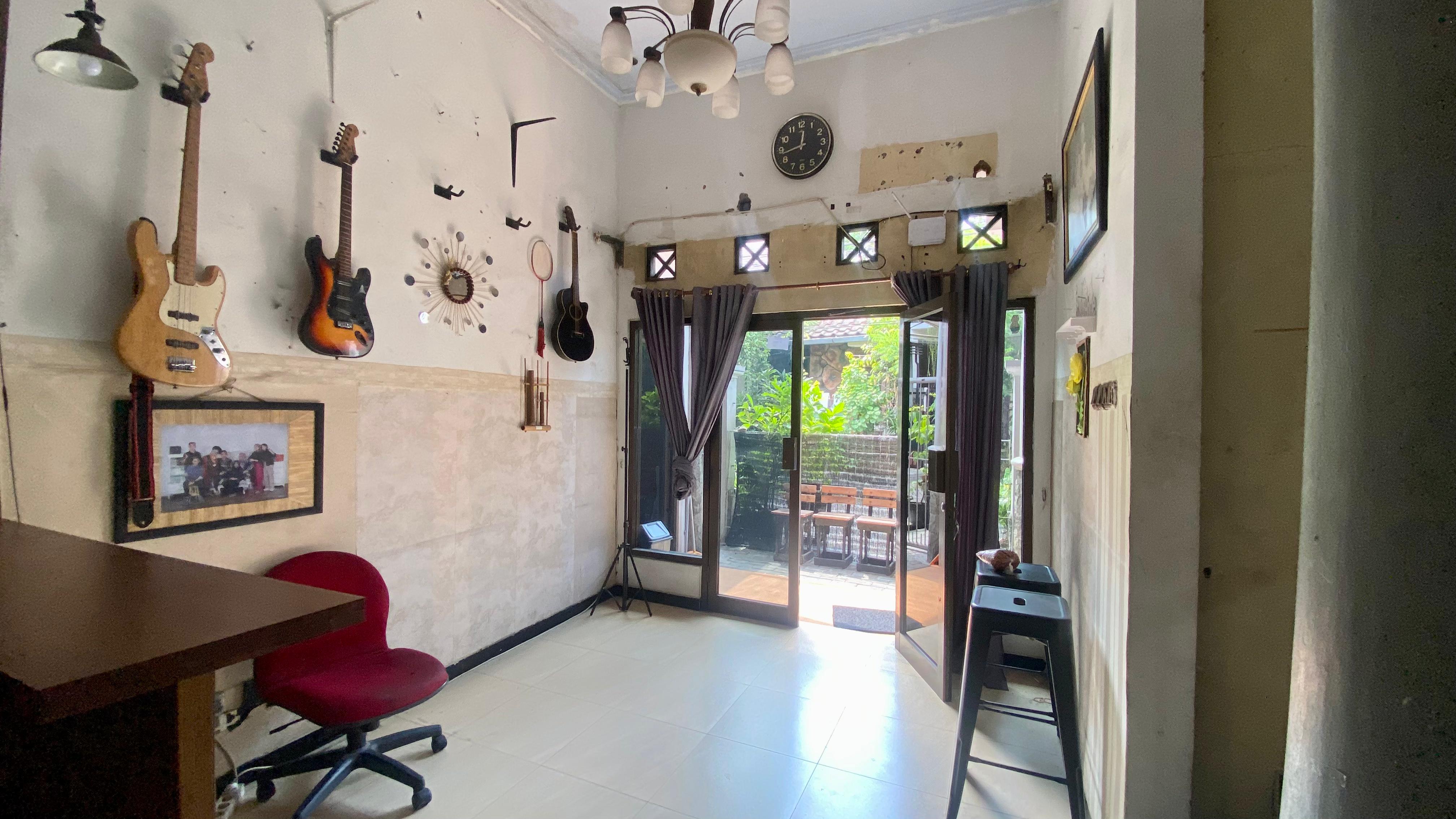 Dijual Rumah Nyaman Strategis di Jambangan Indah Wilayah Surabaya Selatan - Thumbnail 2