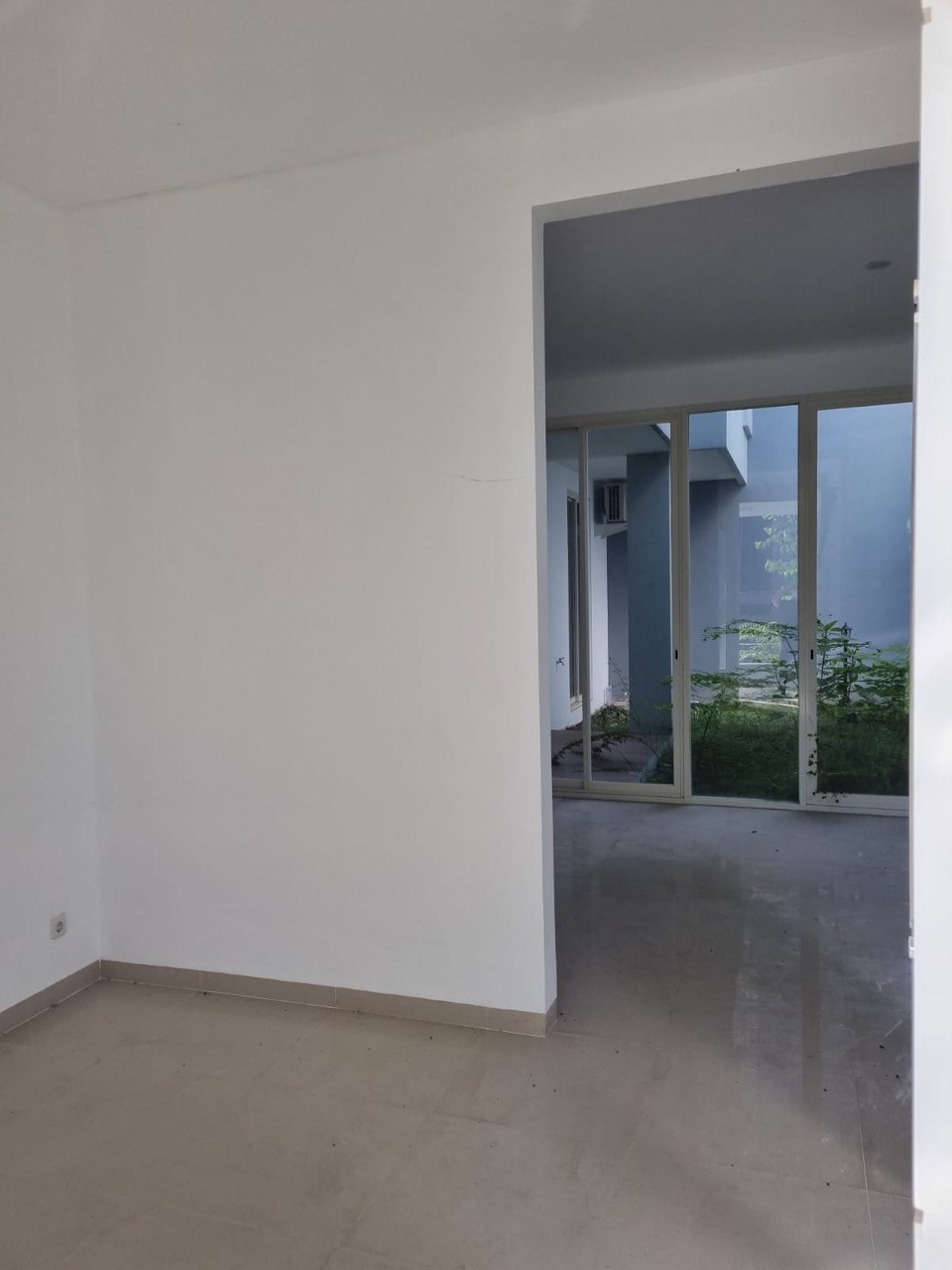 Dijual Rumah Strategis di Graha Family Vb Surabaya Barat - Thumbnail 3