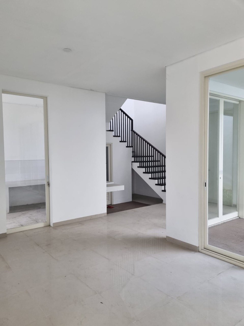 Dijual Rumah Strategis di Graha Family Vb Surabaya Barat - Thumbnail 4