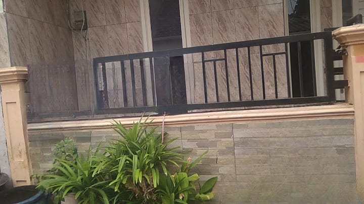 Dijual Rumah Nyaman Bagus di Setro Baru Utara Wilayah Surabaya Utara - Image 1