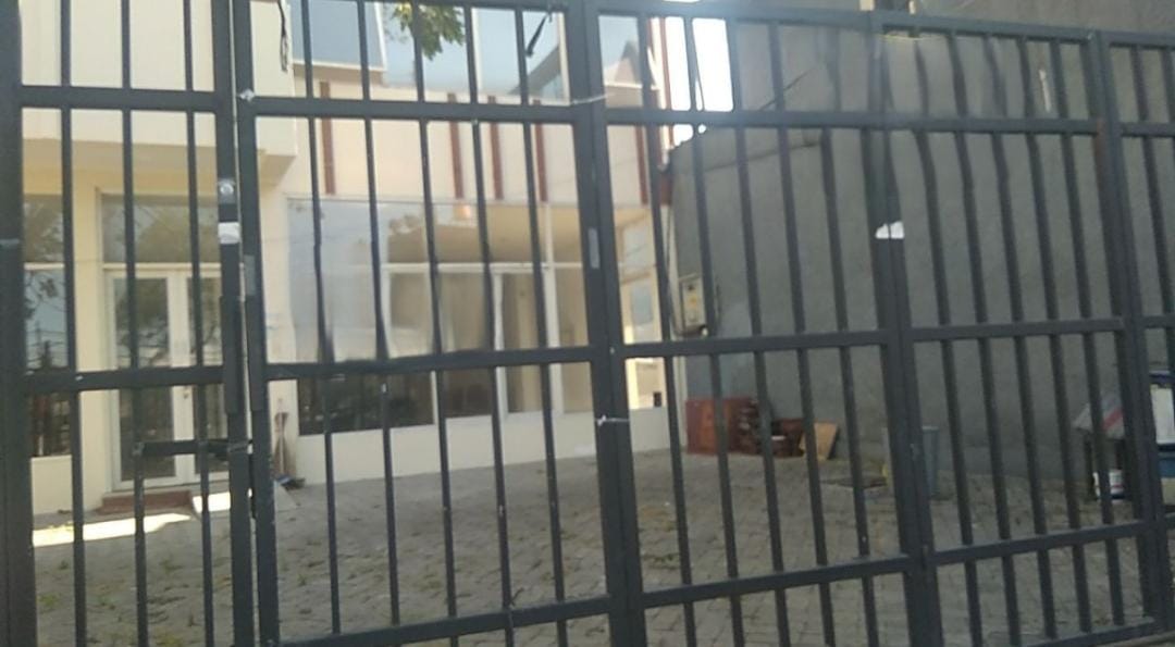 Disewakan Tempat Usaha Sangat Strategis di Surabaya Barat - Image 1