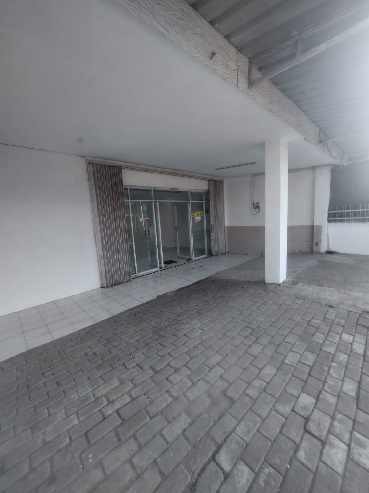 Disewakan Ruko Strategis di Petemon Barat Wilayah Surabaya Selatan - Thumbnail 2