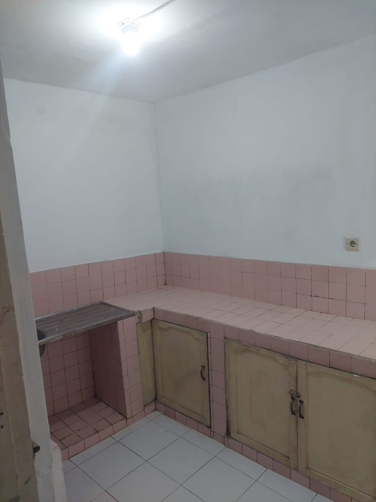 Disewakan Ruko Strategis di Petemon Barat Wilayah Surabaya Selatan - Thumbnail 3