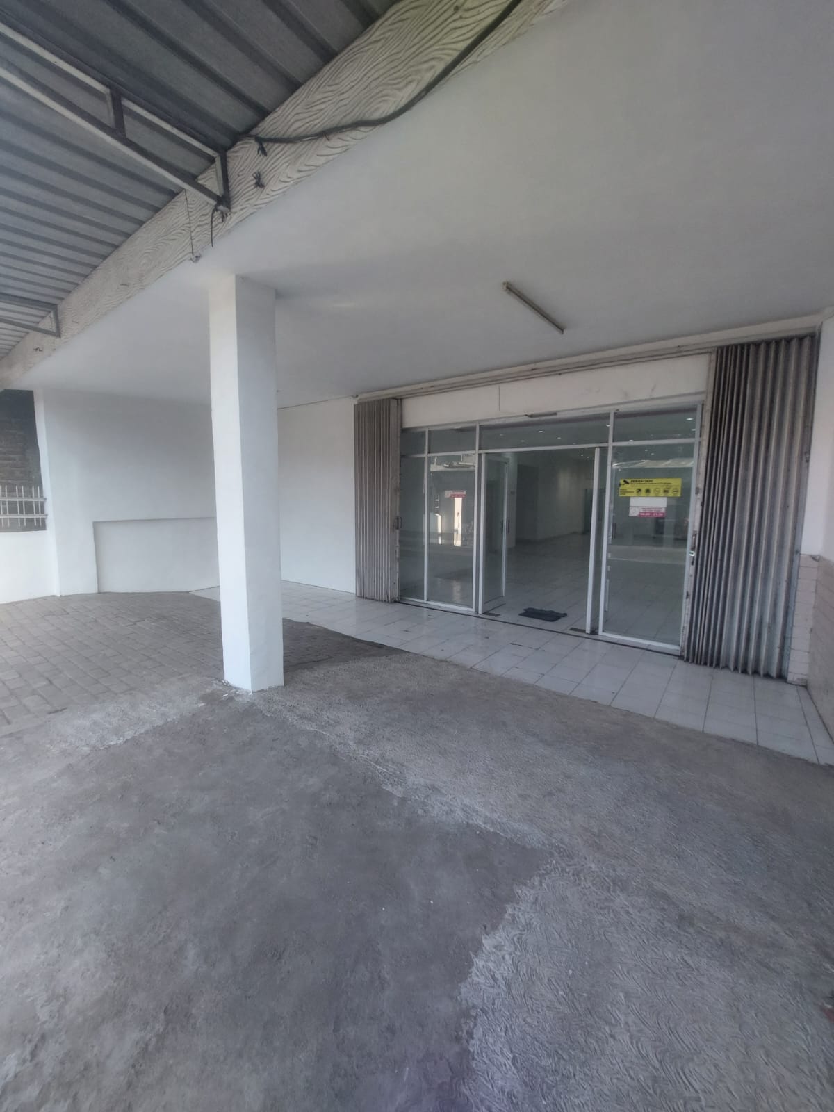 Disewakan Ruko Strategis di Petemon Barat Wilayah Surabaya Selatan - Image 1