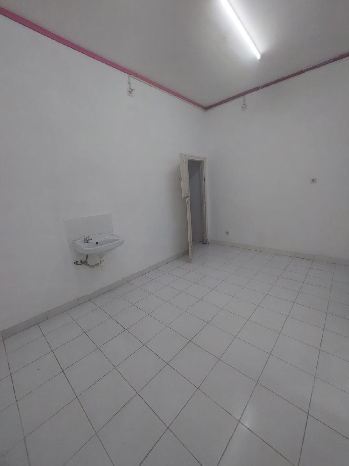 Disewakan Ruko Strategis di Petemon Barat Wilayah Surabaya Selatan - Thumbnail 4