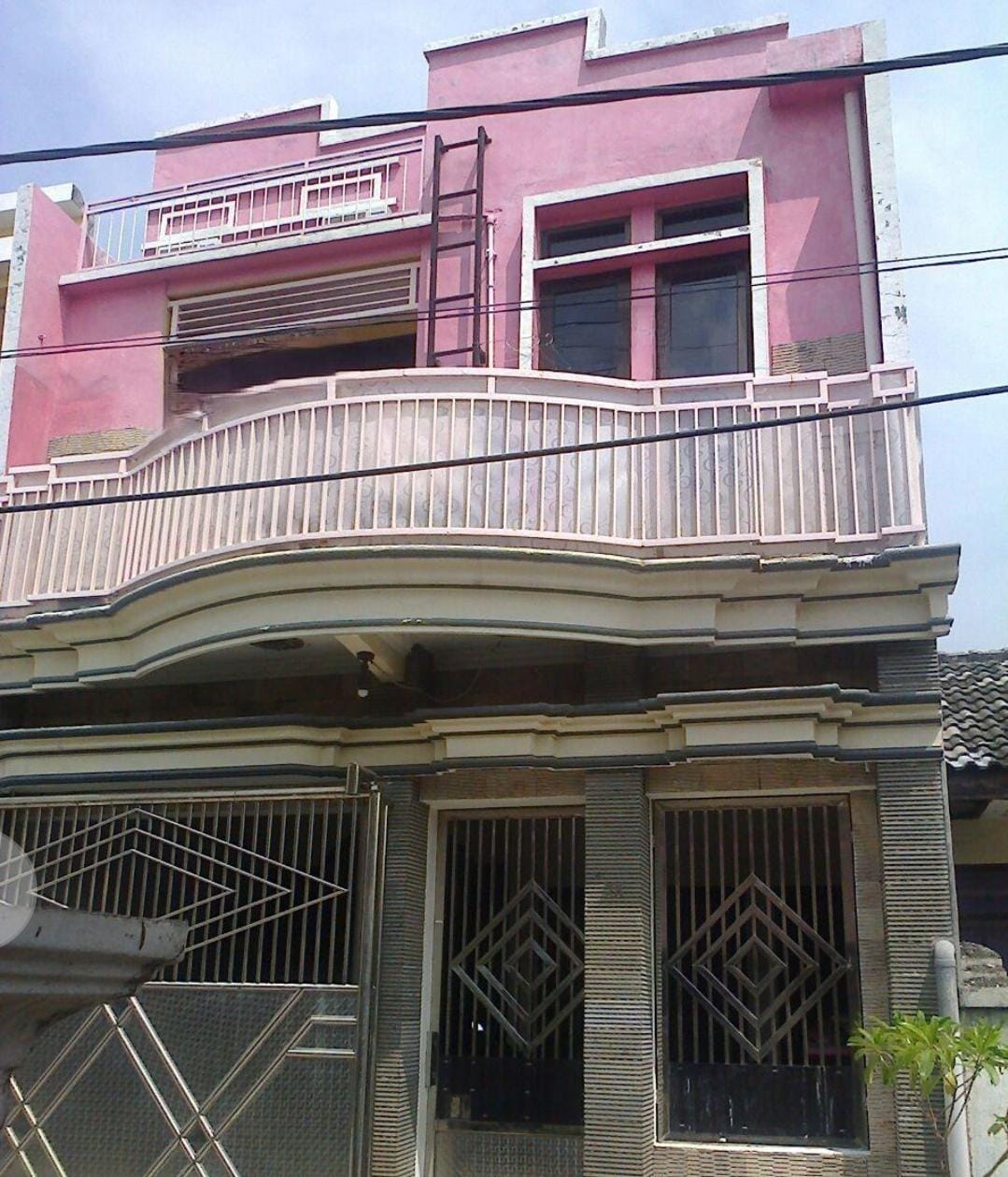 Dijual Rumah Kawasan Ramai di Satelit Indah Menganti Gresik - Image 1