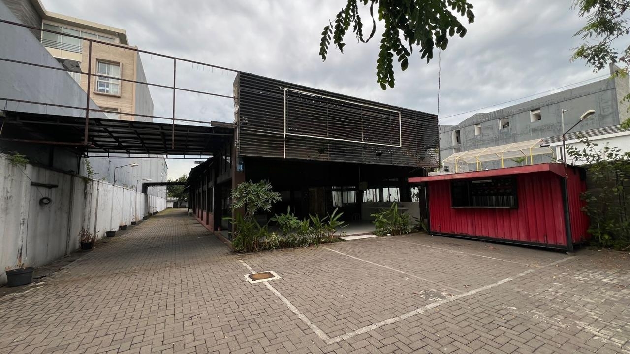 Disewakan Tempat Usaha Strategis di Arief Rahman Hakim Surabaya Timur - Image 1