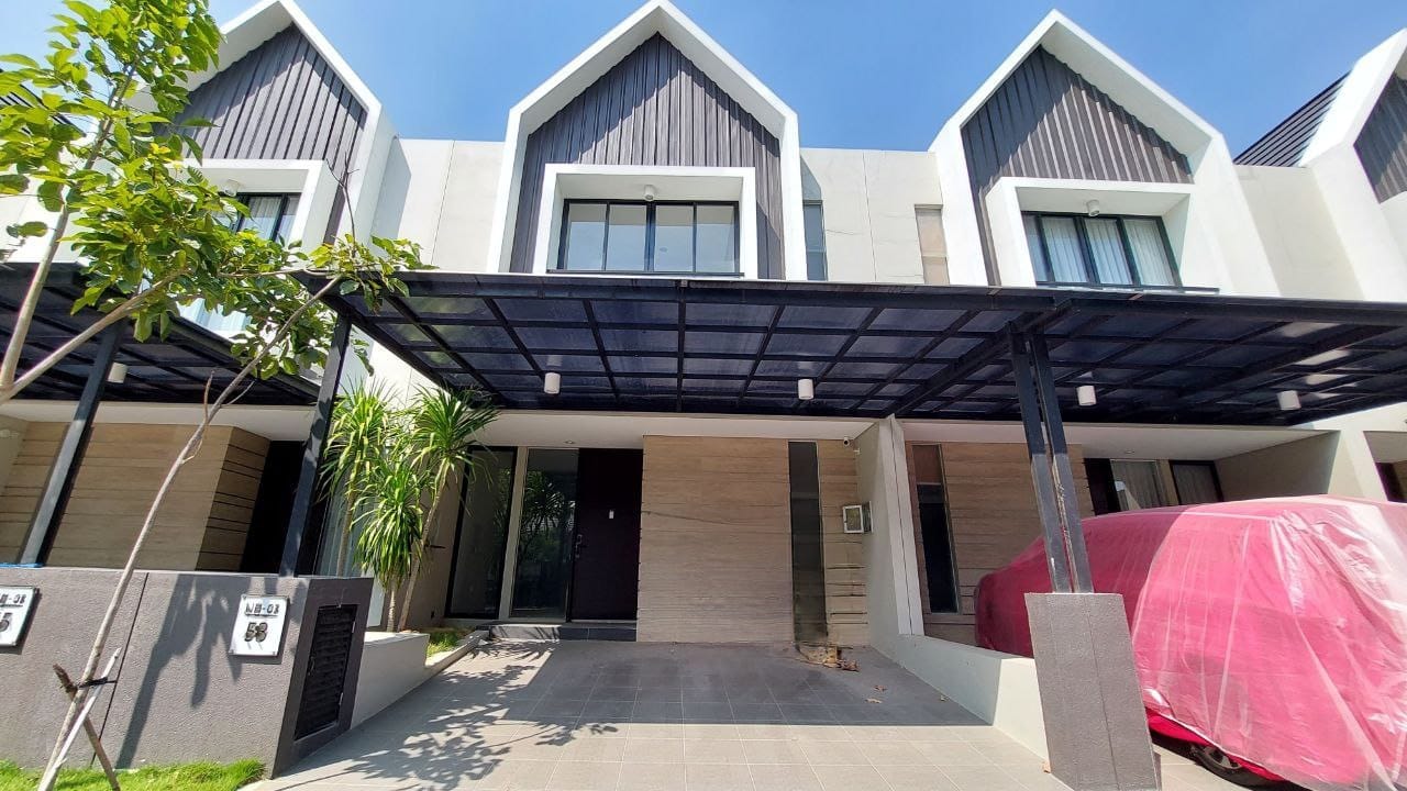 Disewakan Rumah Nyaman di Northwest Hill Citraland Surabaya Barat - Image 1