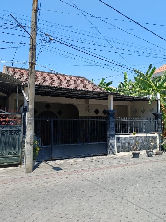 Disewakan Rumah Nyaman di Wilayah Surabaya Barat - Image 1