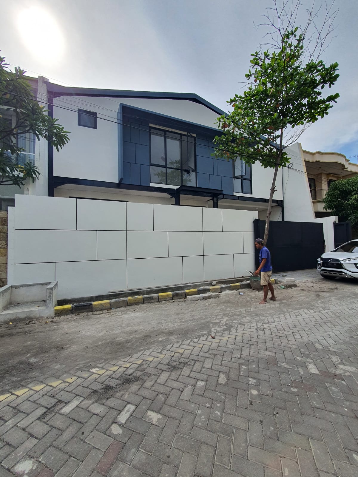 Dijual Rumah Mewah Strategis di Wilayah Sutorejo Selatan Surabaya Timur - Image 1