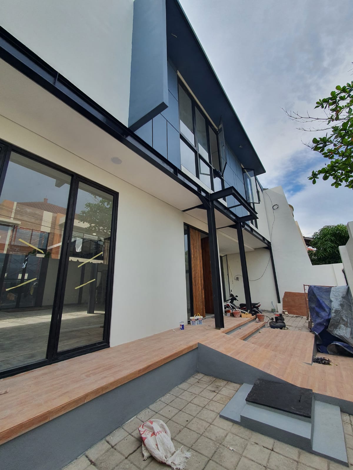 Dijual Rumah Mewah Strategis di Wilayah Sutorejo Selatan Surabaya Timur - Thumbnail 2