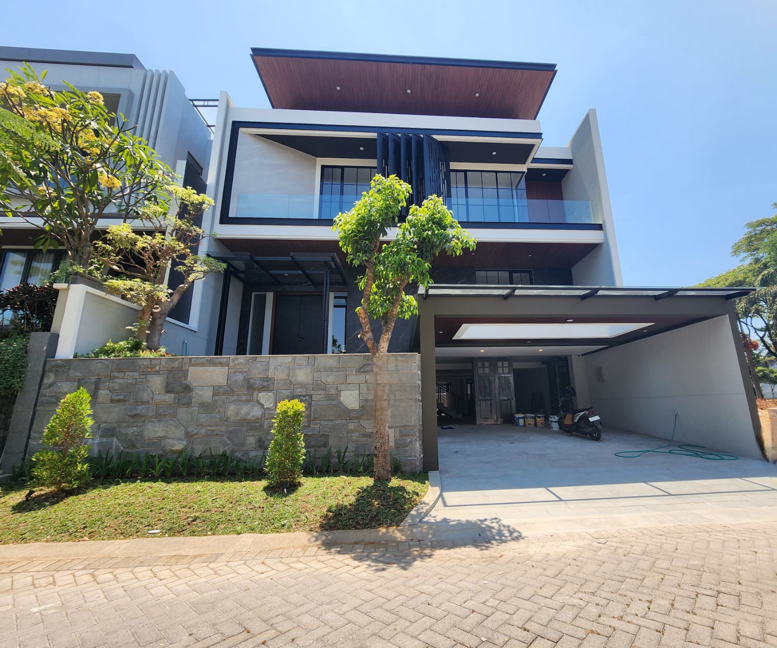 Dijual Rumah di Citraland Waterfront Surabaya Barat - Image 1