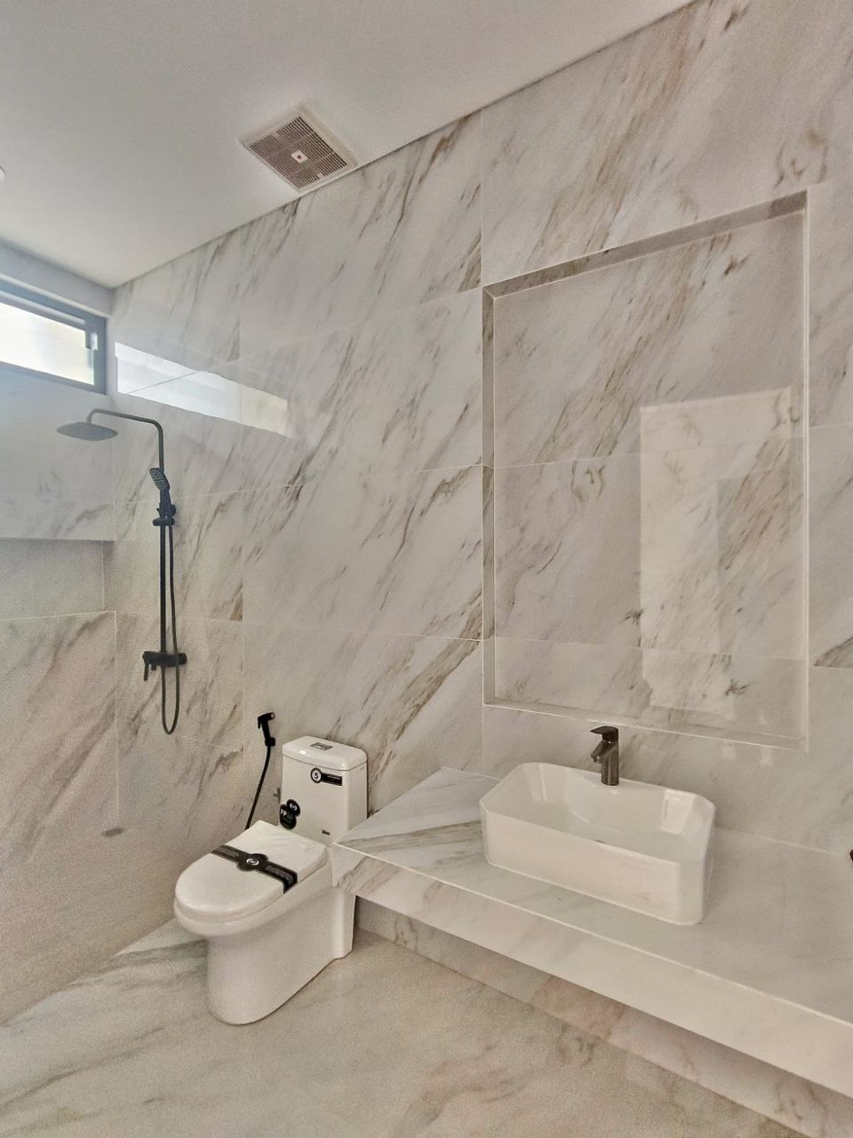 Dijual Rumah Mewah Strategis di Wilayah Manyar Kertoarjo Surabaya Timur - Thumbnail 2