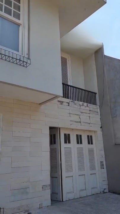 Dijual Rumah Bagus Nyaman di Simpang Darmo Permai Selatan Wilayah Surabaya Barat - Image 1