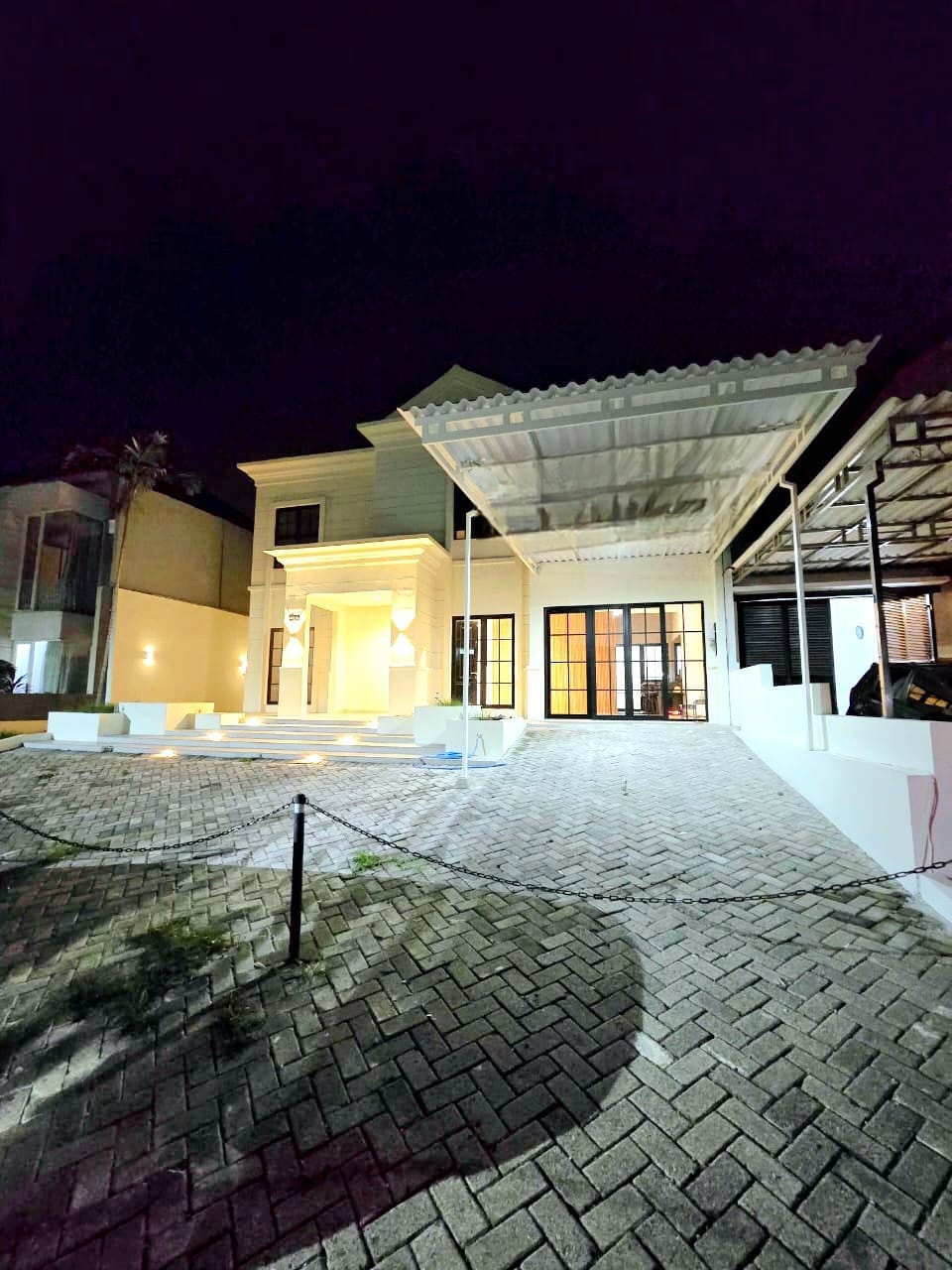 Disewakan Rumah Siap Huni di Citralan Utama Surabaya Barat - Image 1