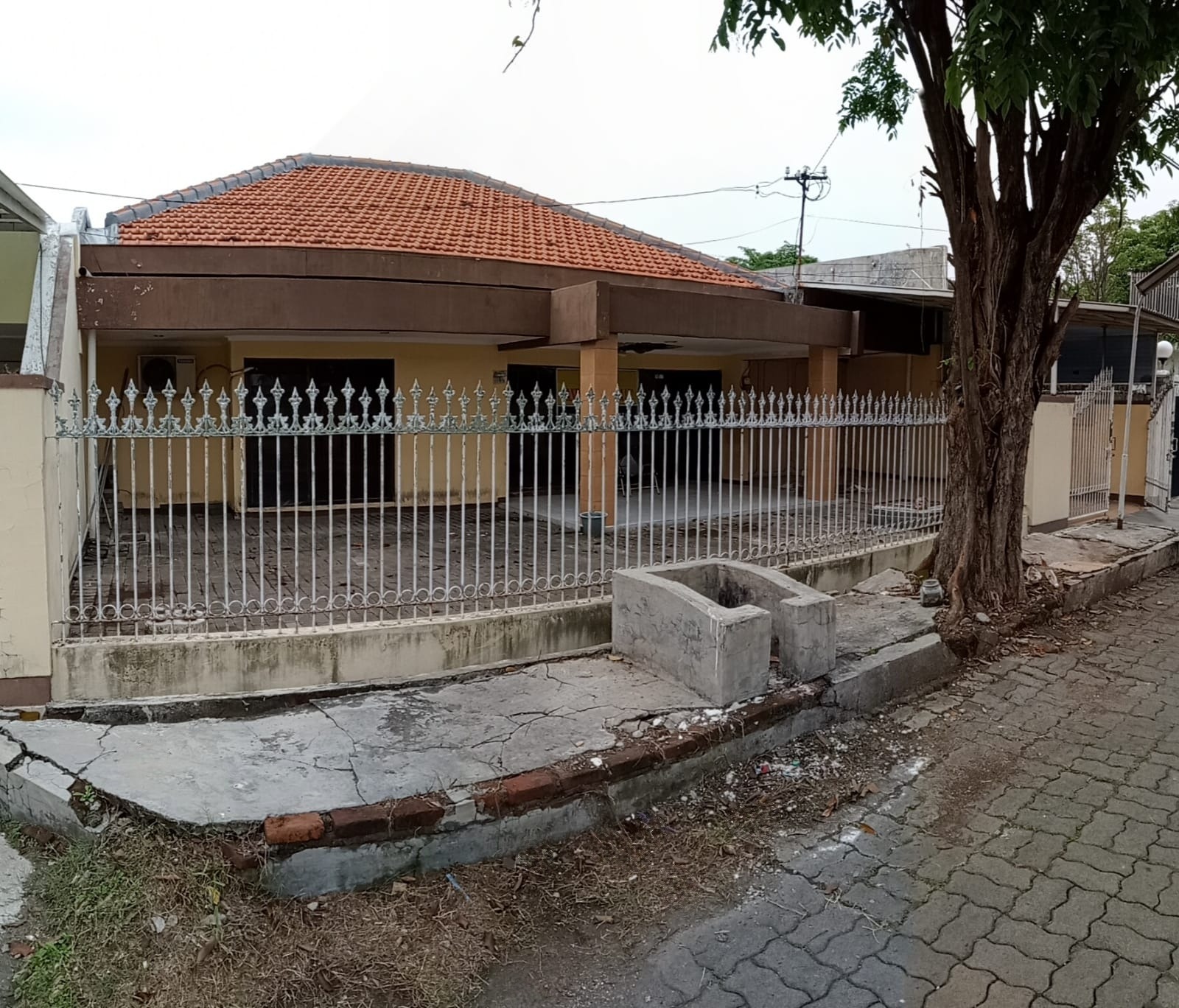 Dijual Cepat Rumah Strategis di Perum Dharmahusada Utara Surabaya Timur - Image 1