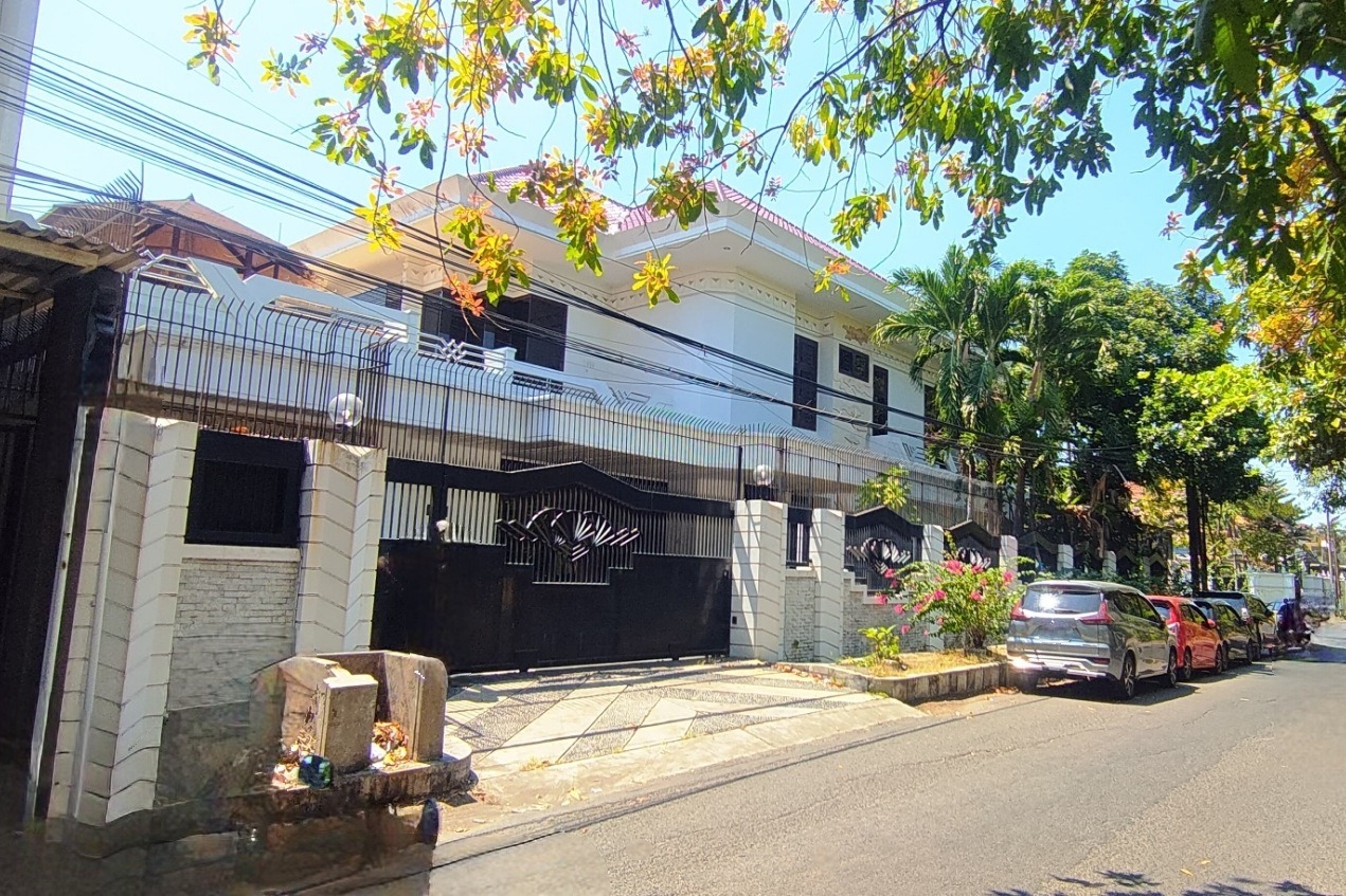 Dijual Cepat Rumah Mewah Hook di Raya Kupang Baru Surabaya Barat - Image 1