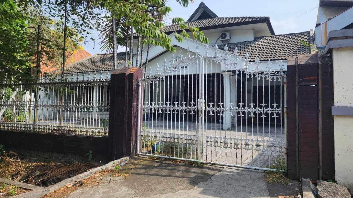 Disewakan Rumah Strategis Jalan Khairil Anwar Surabaya Selatan - Image 1