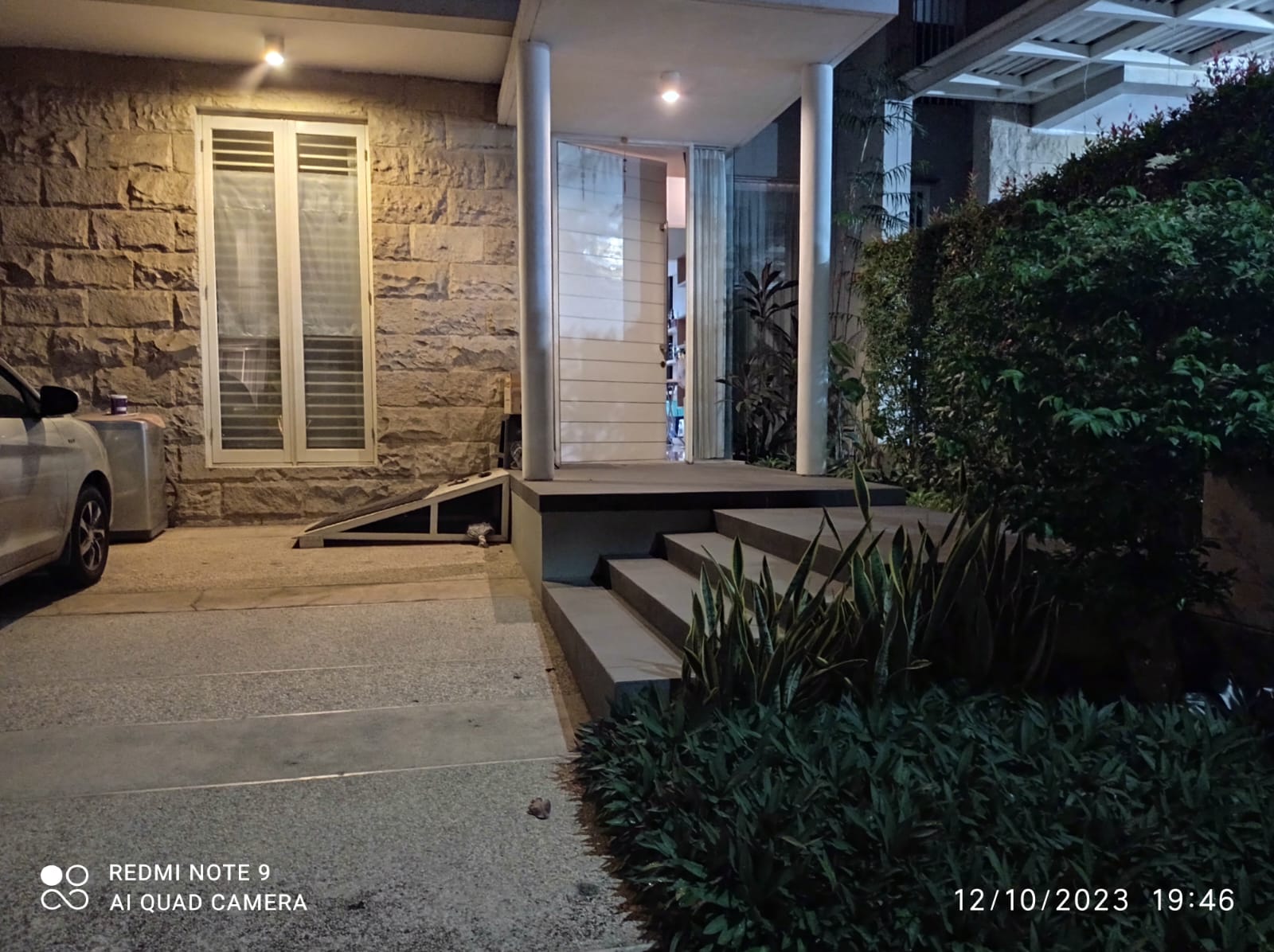 Disewakan Rumah Bagus Nyaman di Wilayah Citraland Surabaya Barat - Image 1