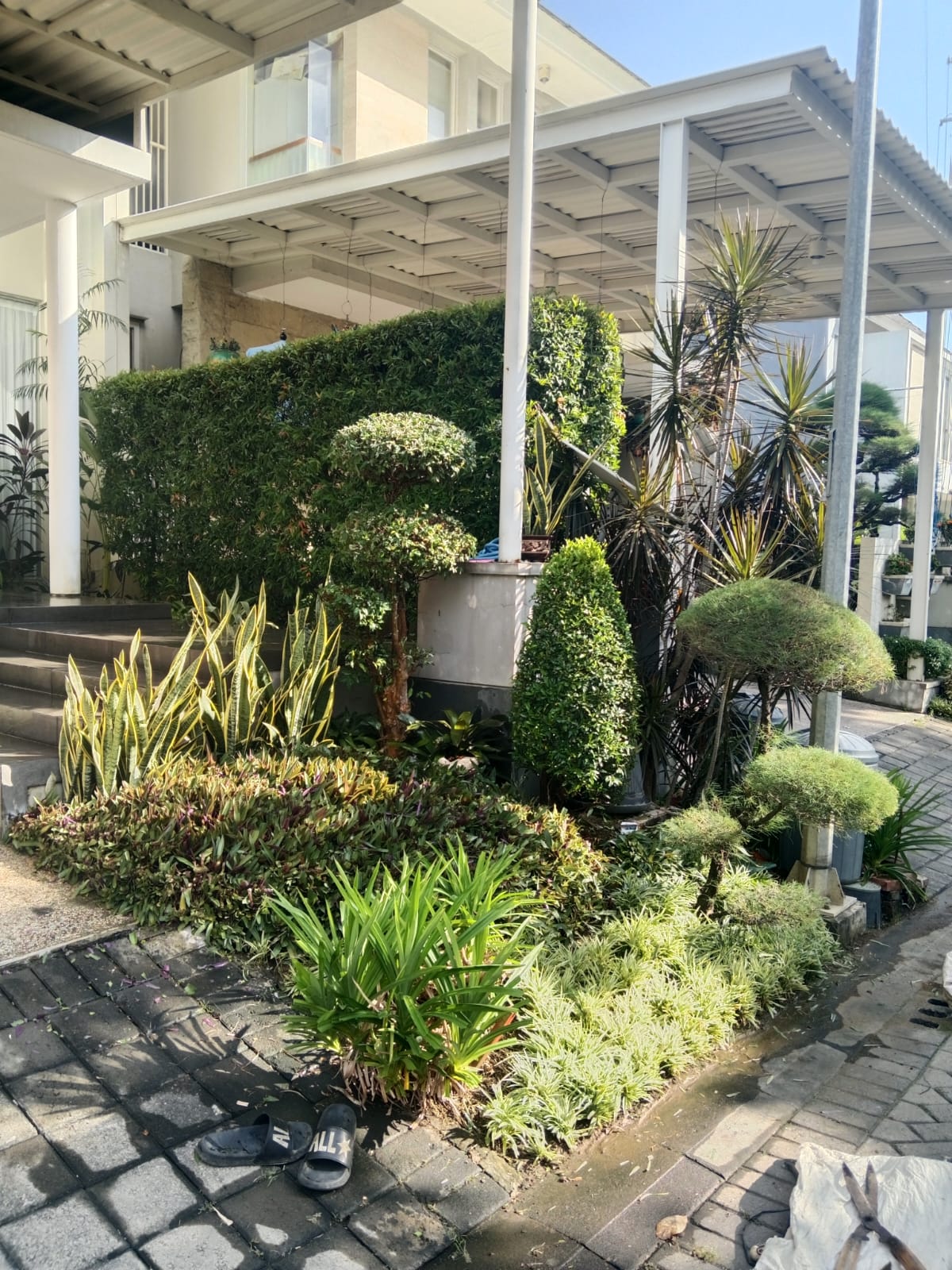 Disewakan Rumah Bagus Nyaman di Wilayah Citraland Surabaya Barat - Thumbnail 2