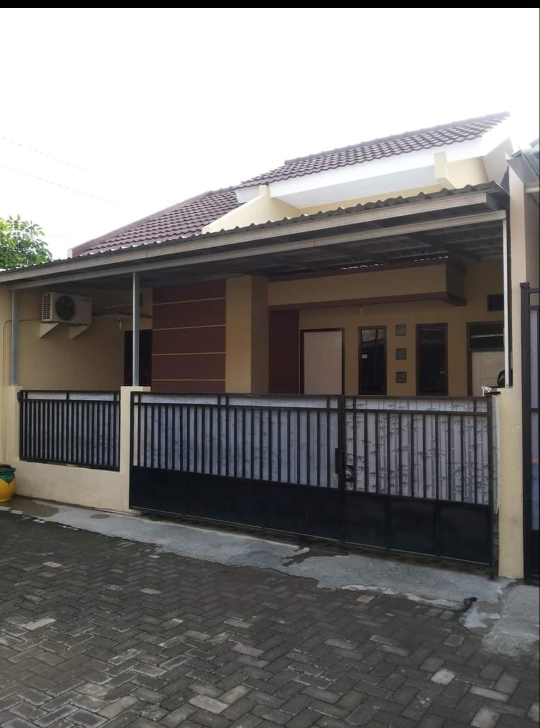 Dijual Rumah Nyaman Lokasi Strategis di Golden Regency Surabaya Barat - Image 1