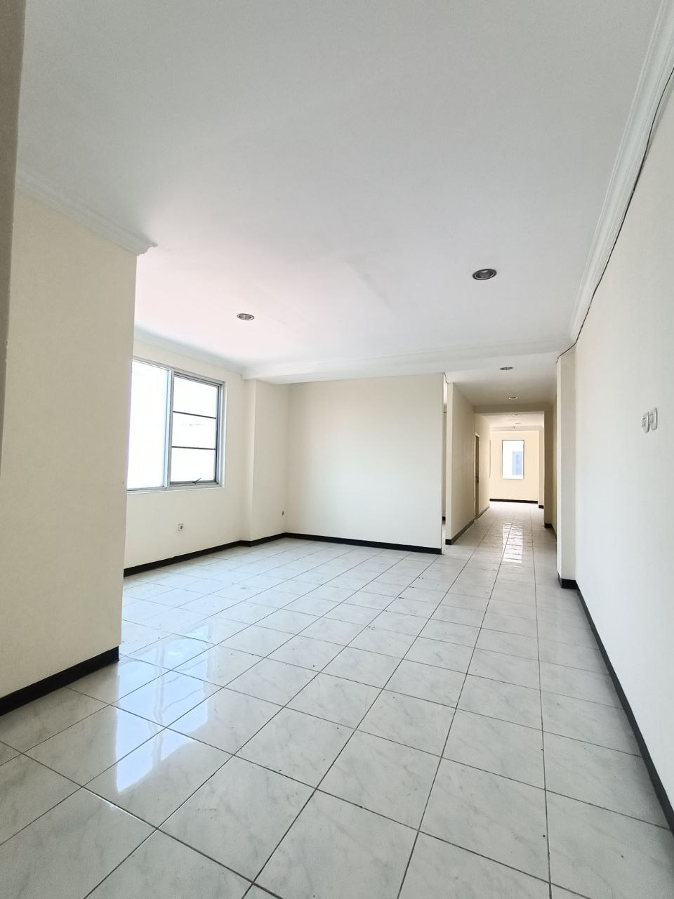 Disewakan Ruko Lokasi Strategis di Wilayah Darmo Square Surabaya - Thumbnail 3