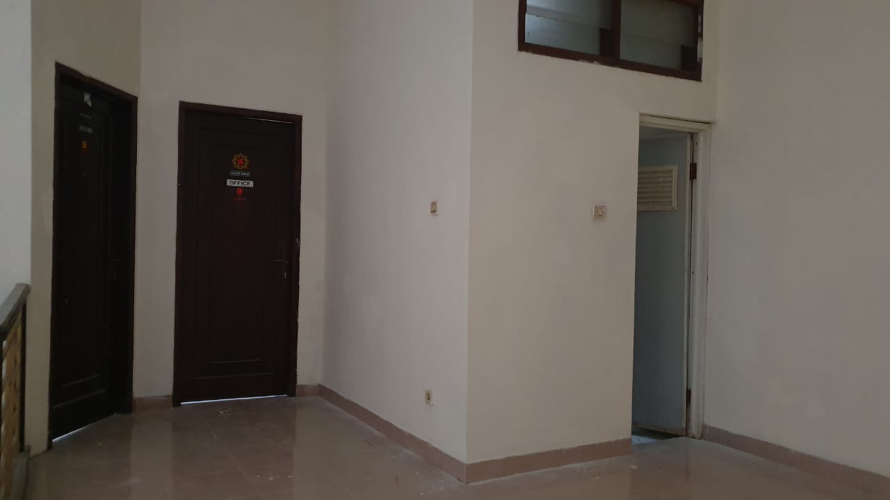 Disewakan Rumah Mewah Luas Di Wilayah Surabaya Selatan - Thumbnail 2