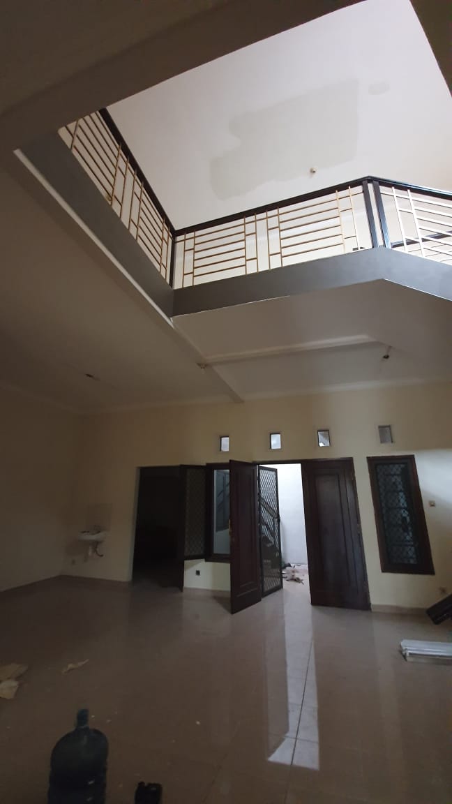 Disewakan Rumah Mewah Luas Di Wilayah Surabaya Selatan - Thumbnail 4