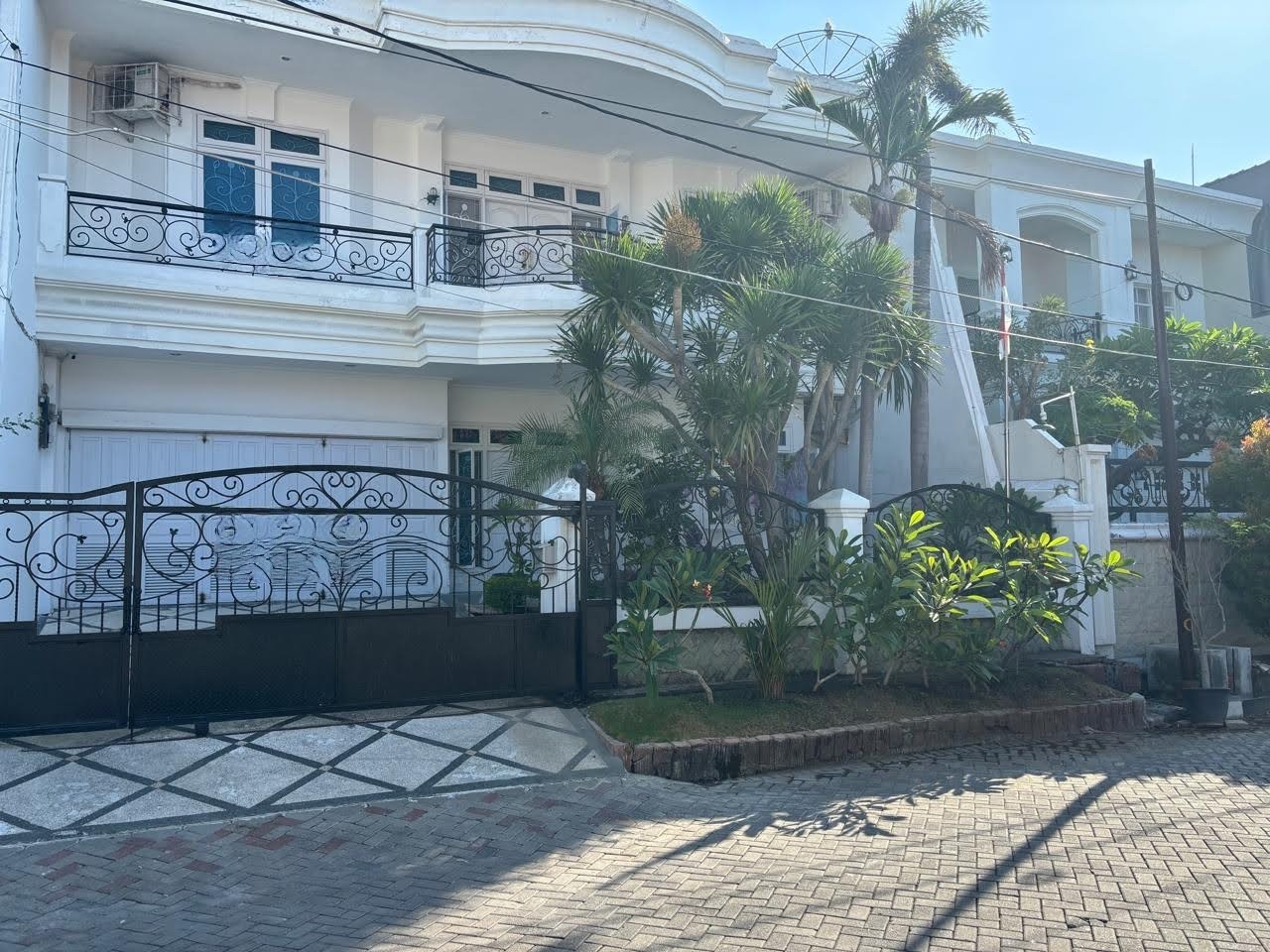 Dijual Rumah Modern Siap Huni di Mulyosari Surabaya Timur - Image 1