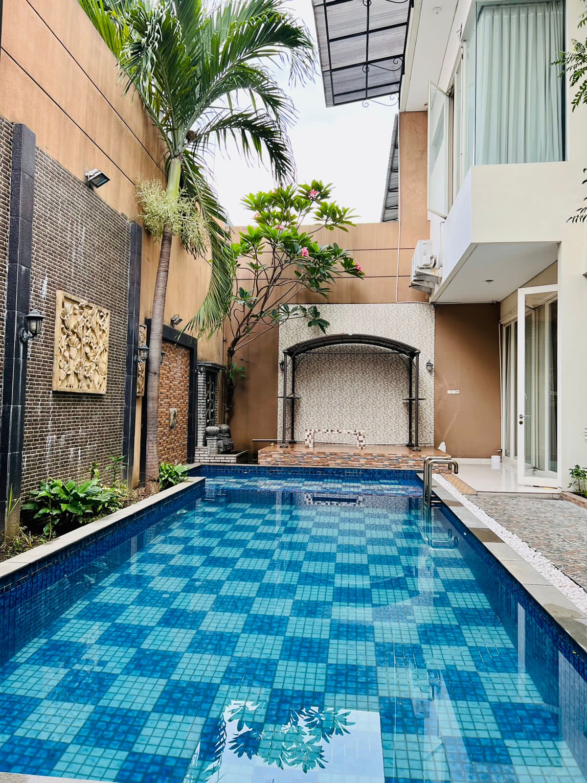 Dijual Rumah Mewah Bagus di Wilayah Citraland Surabaya Barat - Thumbnail 4