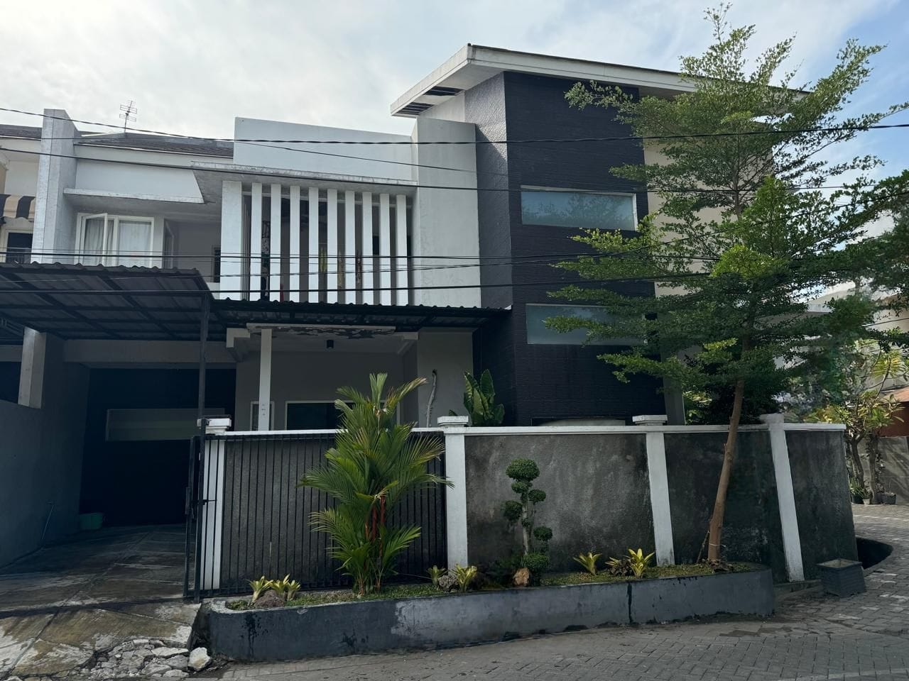 Dijual Rumah Hook Minimalis Modern Daerah Semolowaru Surabaya Timur - Image 1