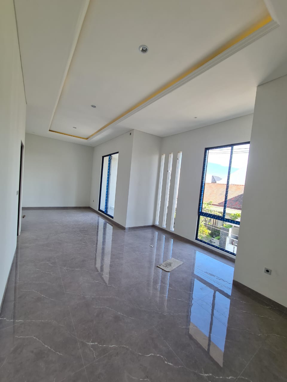 Rumah Dijual Mewah Bangunan Baru Manyar Kertoadi Surabaya Timur - Thumbnail 4