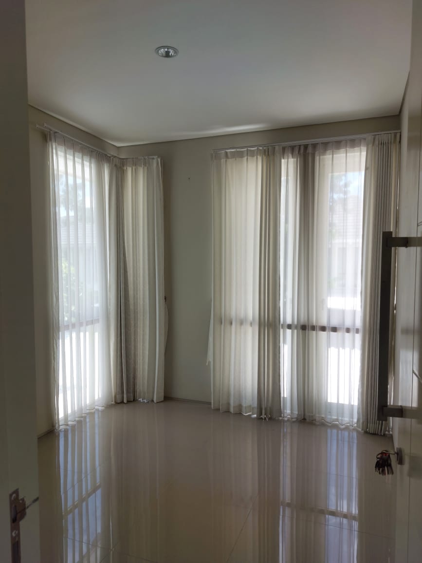 Disewakan Rumah Bagus Nyaman Citraland Wilayah Surabaya Barat - Thumbnail 2