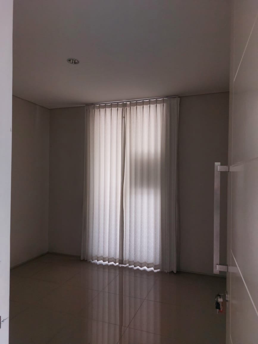 Disewakan Rumah Bagus Nyaman Citraland Wilayah Surabaya Barat - Thumbnail 4