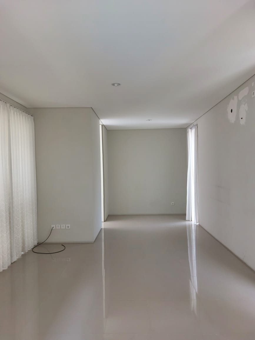 Disewakan Rumah Bagus Nyaman Citraland Wilayah Surabaya Barat - Thumbnail 3