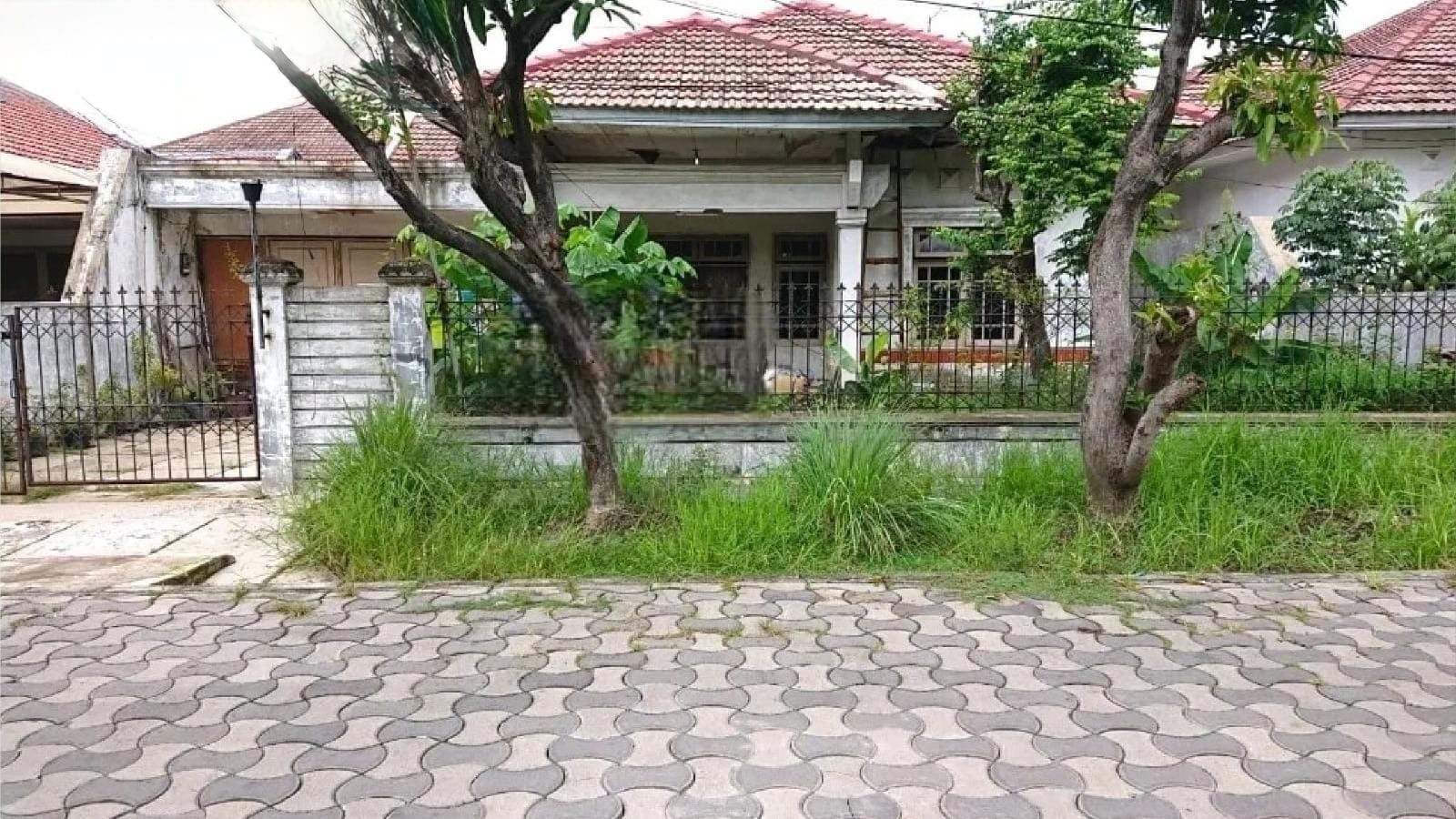 Dijual Rumah Strategis Hitung Tanah Manyar Indah Surabaya Timur - Image 1