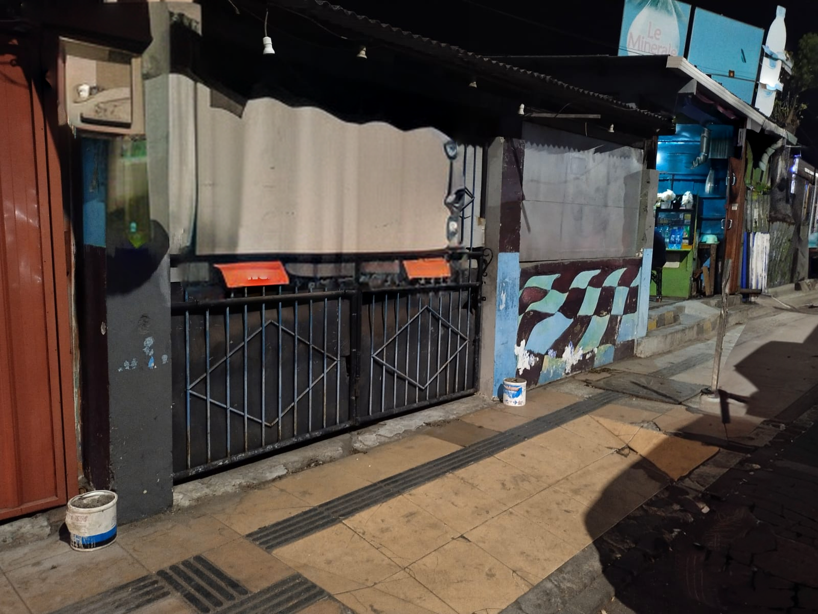 Rumah Dijual Lokasi Strategis Cocok Untuk Usaha Raya Banyurip Surabaya Barat - Image 1