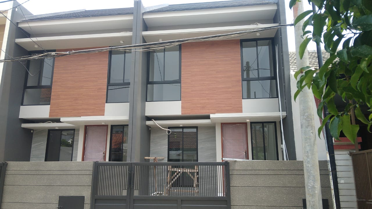 Jual Rumah Strategis di Mulyosari Utara Surabaya Timur - Image 1