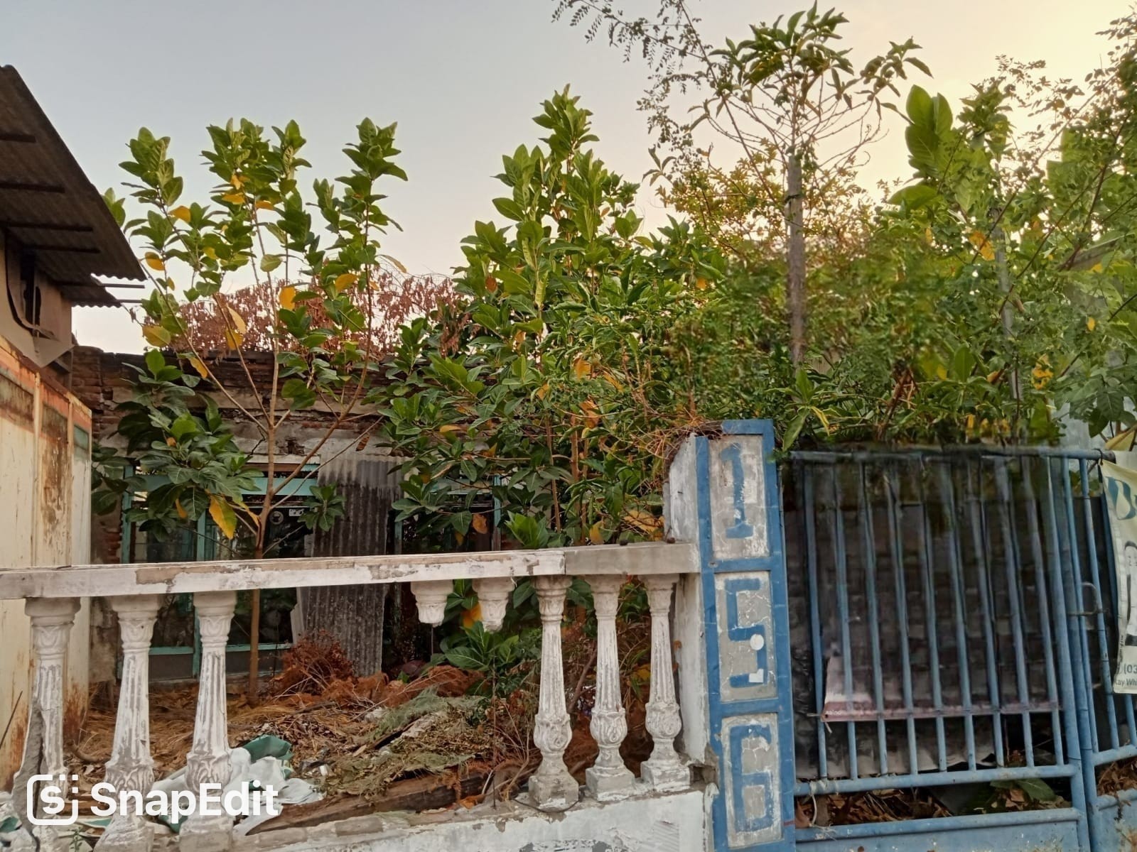 Dijual Rumah Hitung Tanah Lokasi Strategis di Petemon Surabaya Pusat - Image 1