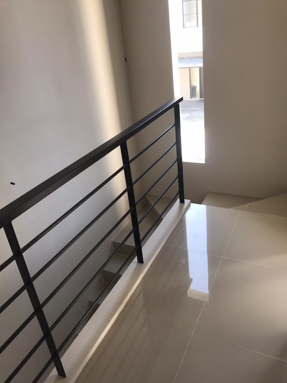 Disewakan Rumah Bagus Modern di Grand Sunrise Gresik - Thumbnail 3