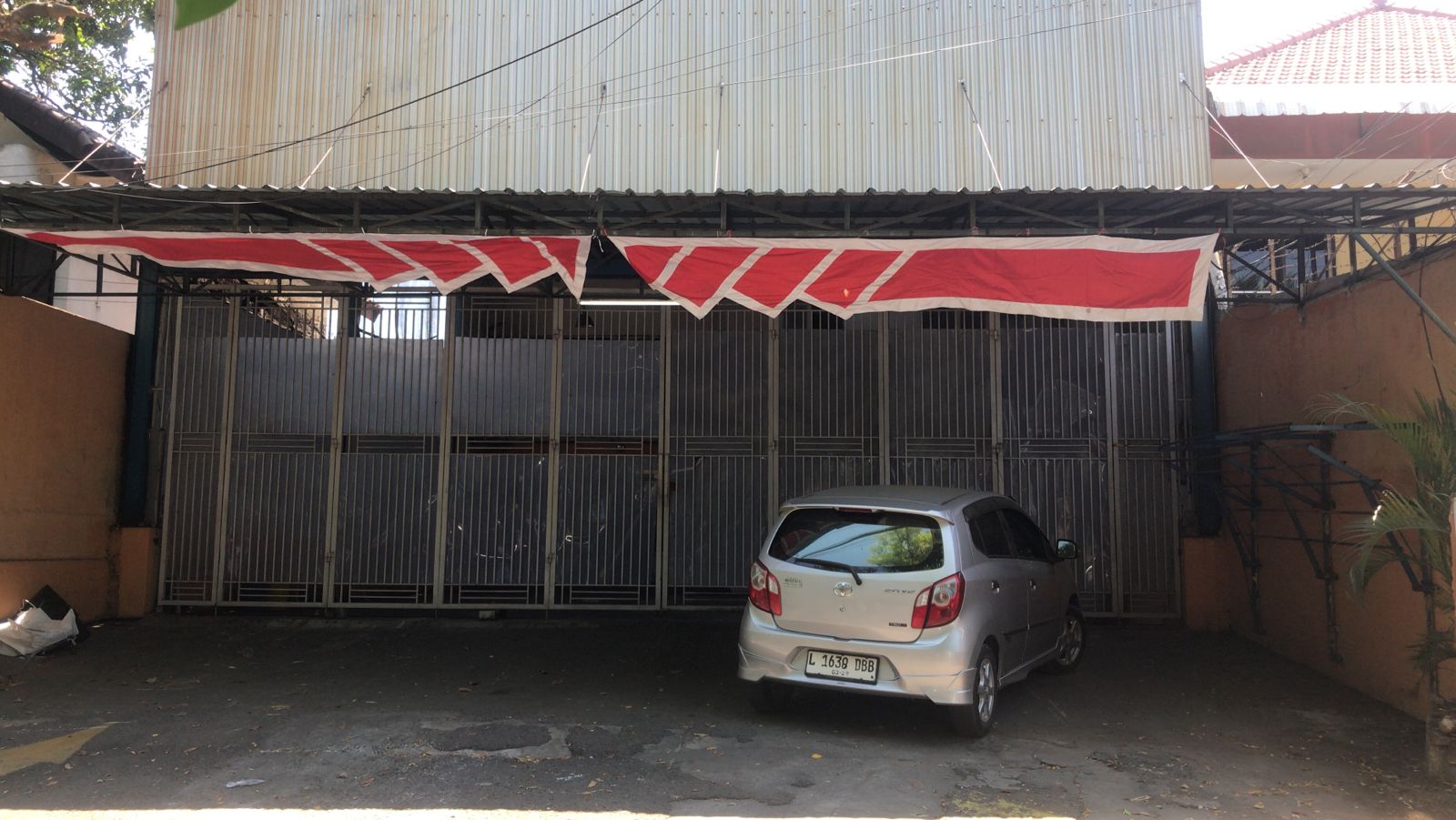 Disewakan Rumah Usaha Strategis di Bratang Wetan Surabaya Timur - Image 1