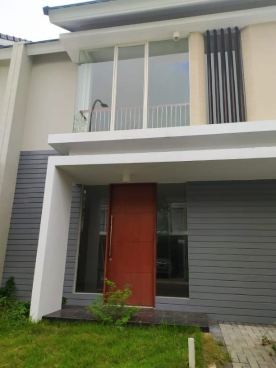Dijual/Disewakan Rumah Minimalis di Northwest Park Surabaya Barat - Image 1