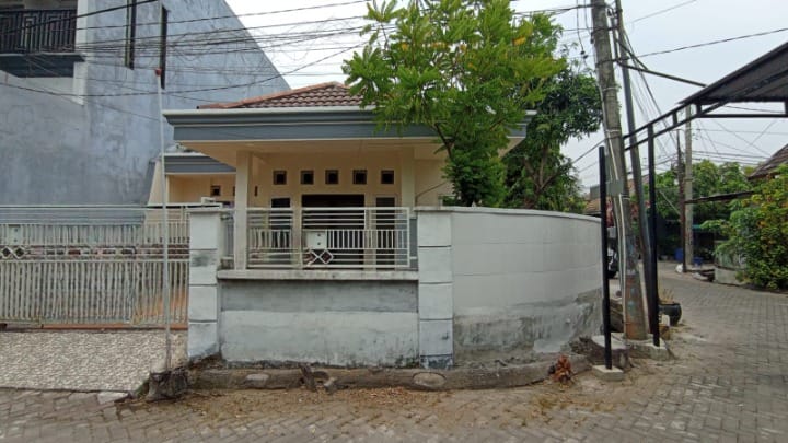 Dijual Rumah Hook Bagus Nyaman di Kebraon Indah Permai Surabaya Barat - Image 1