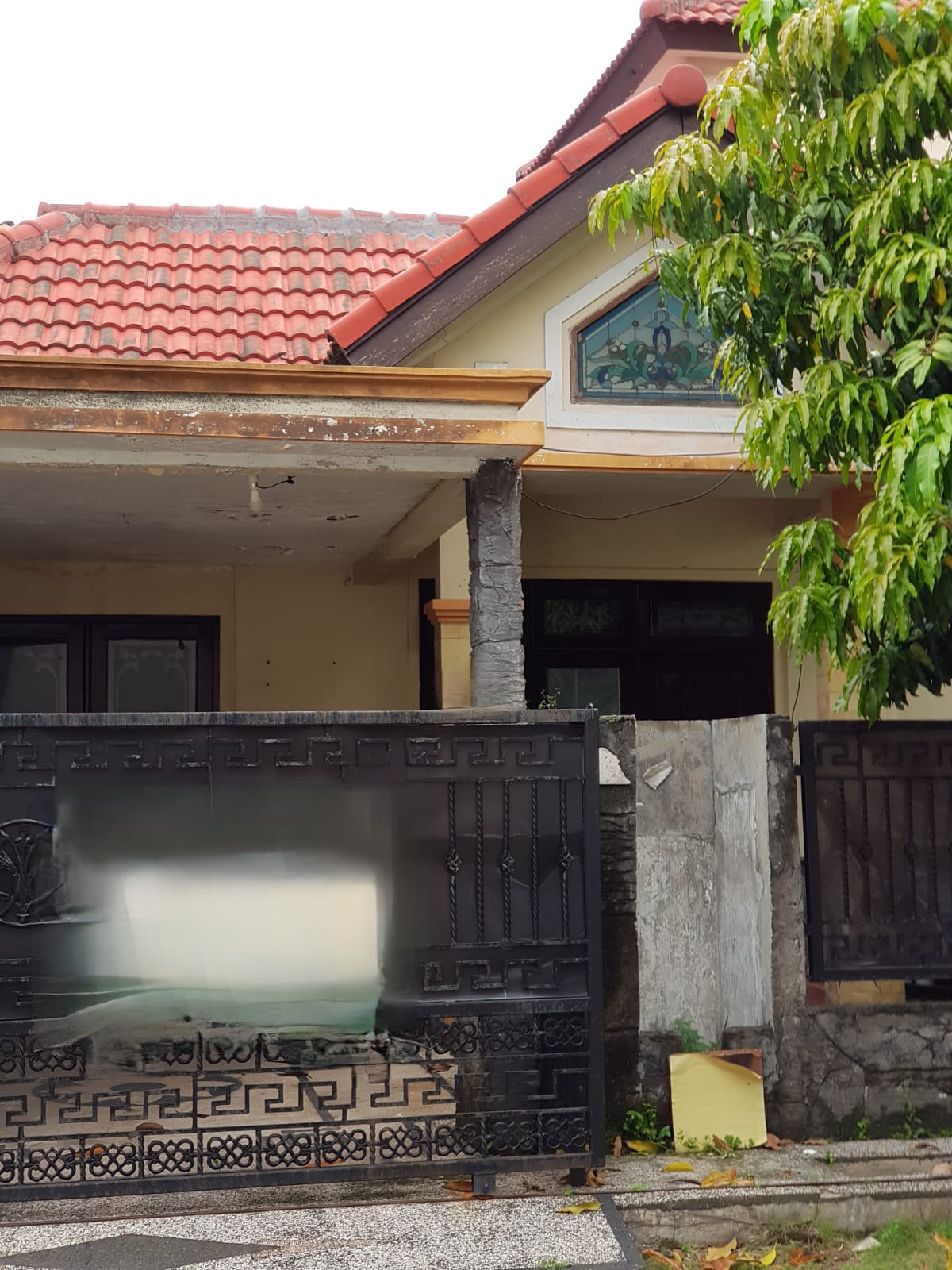 Dijual Rumah Luas Lokasi Strategis di Graha Sampurna Indah Surabaya Barat - Image 1