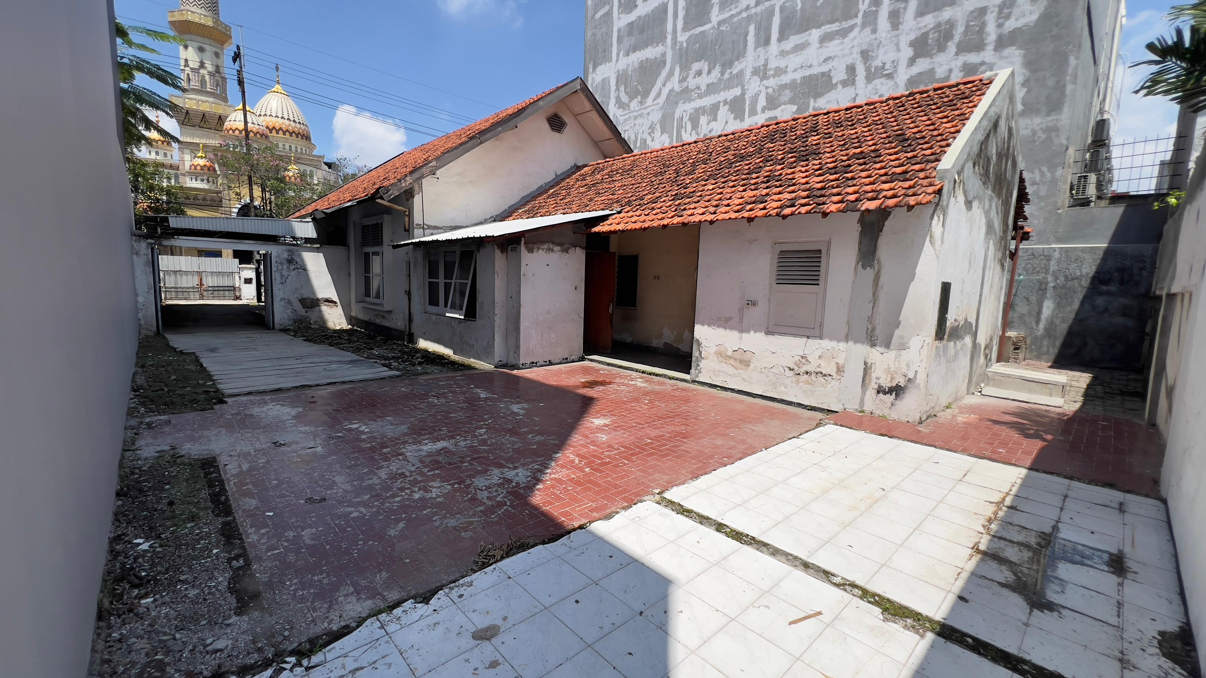 Disewakan Rumah Lokasi Strategis di Dharmahusada Surabaya Timur - Image 1