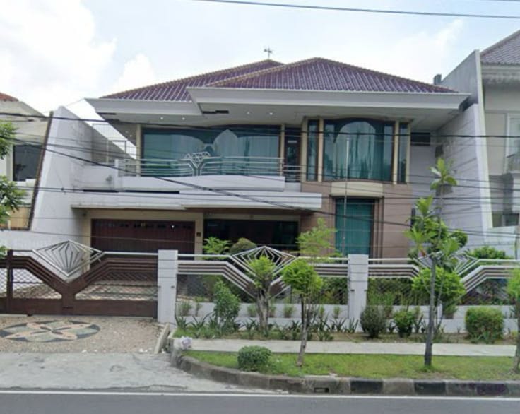 Dijual Rumah Mewah Strategis di Nol Jalan Raya Dharmahusada Indah Timur, Surabaya Timur - Image 1