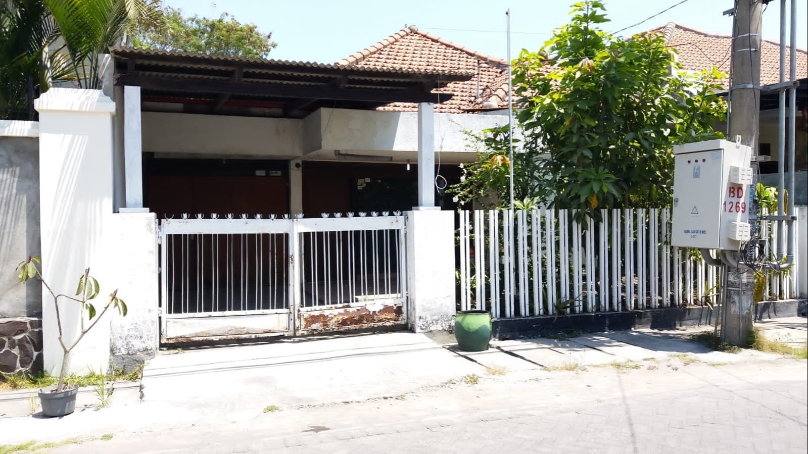 Dijual Rumah Strategis dan Nyaman di Baratajaya Surabaya Timur - Image 1