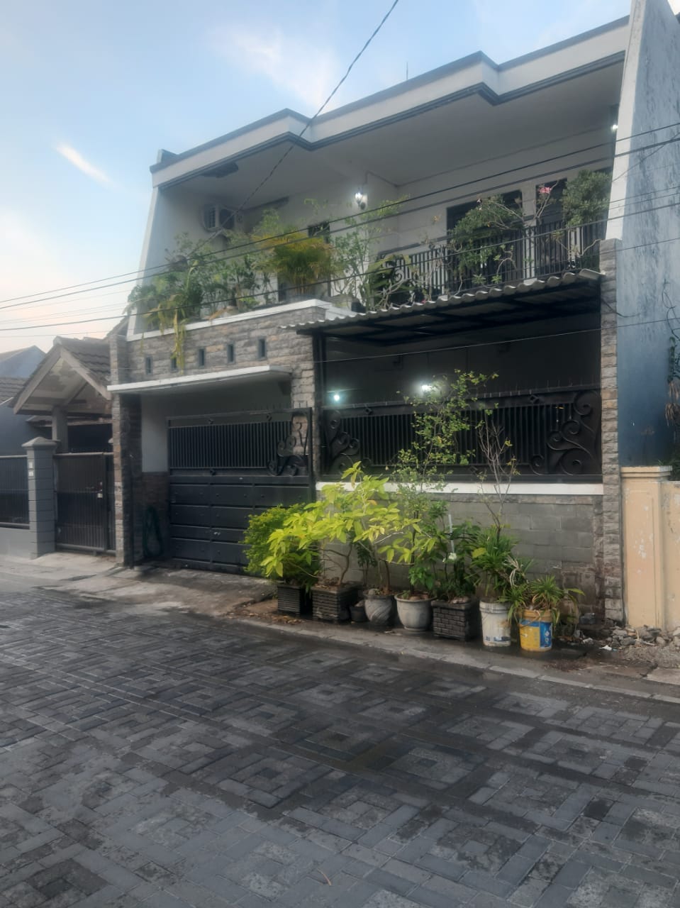 Rumah Dijual Full Furnish Lokasi Strategis Wisma Tengger Surabaya Barat - Thumbnail 2