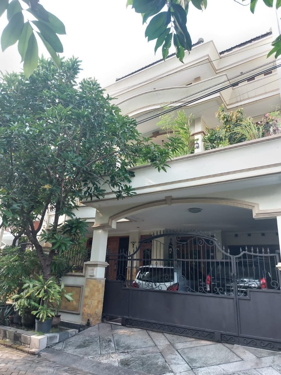 Dijual Rumah Strategis dan Nyaman di Manyar Tirtoyoso Surabaya Timur - Image 1