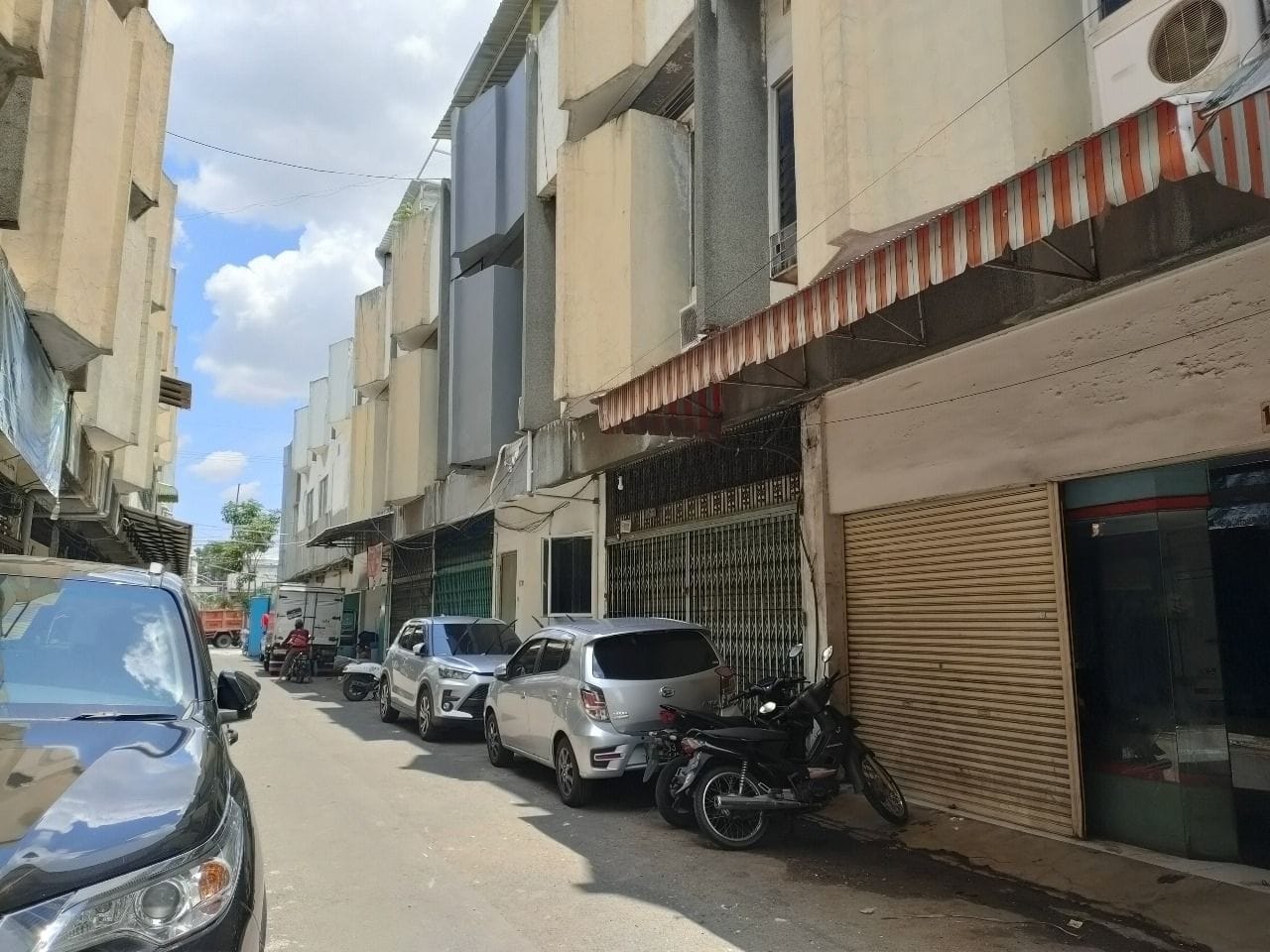 Dijual Ruko 3 Lantai Strategis di Ngaglik Surabaya Pusat - Image 1